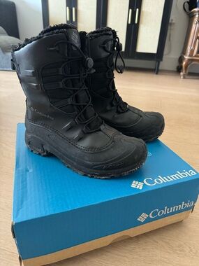 Columbia Black Winter Snow Boots with Faux-Fur Collar